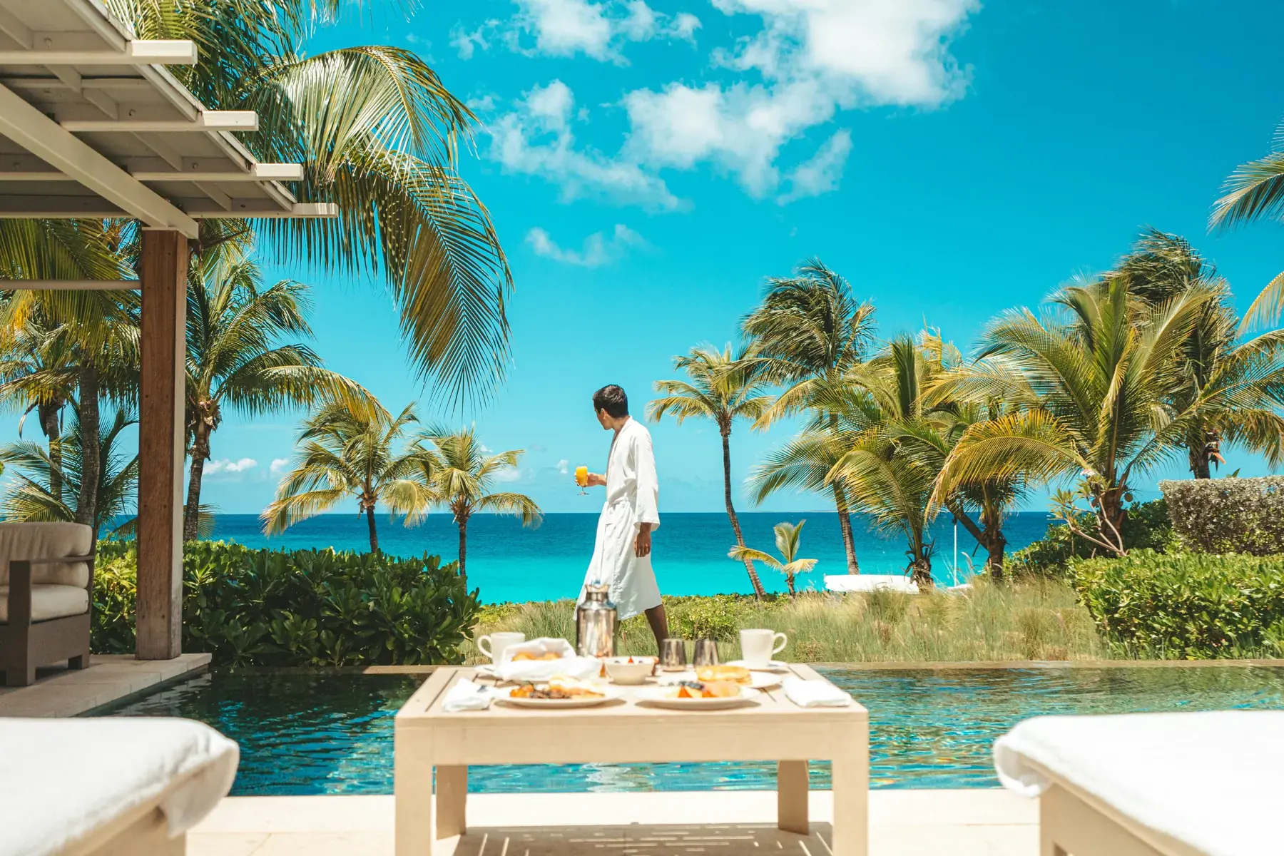 Poolside luxury — the world between the ceremonies