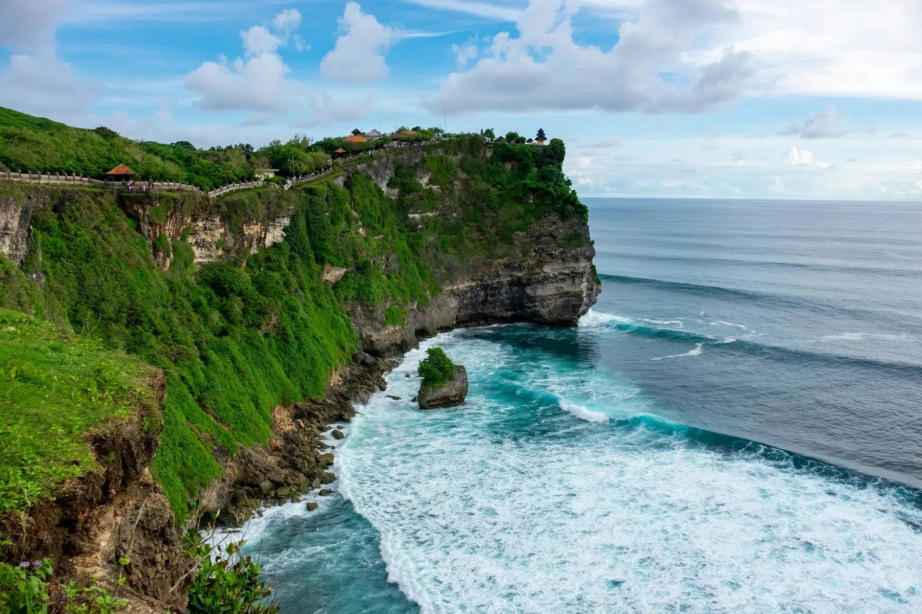 Clifftop Uluwatu — where ceremonies meet the Indian Ocean
